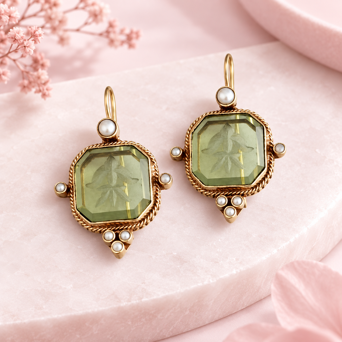 Grüne Vintage-Ohrringe mit Perlendetails