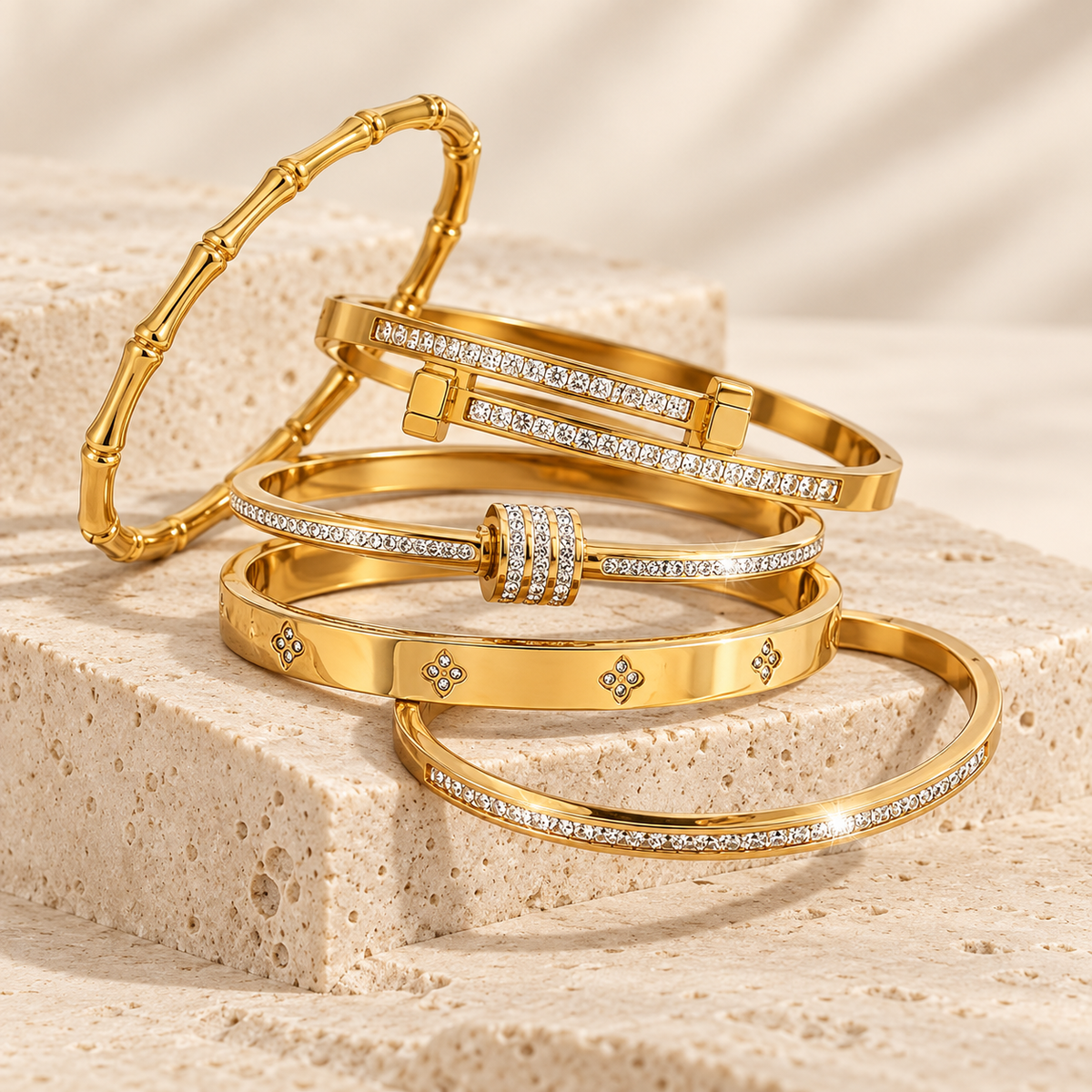 Fünfteiliges Armreif-Set – Gold